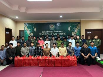 Pemuda LDII Gresik Bagikan Ratusan Takjil dan Gelar Buka Bersama