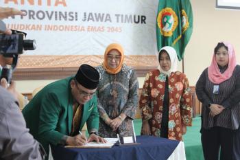 Seminar Wanita LDII Jatim dan BKKBN Wujudkan Generasi Sehat dan Cerdas Menuju Indonesia Emas 2045